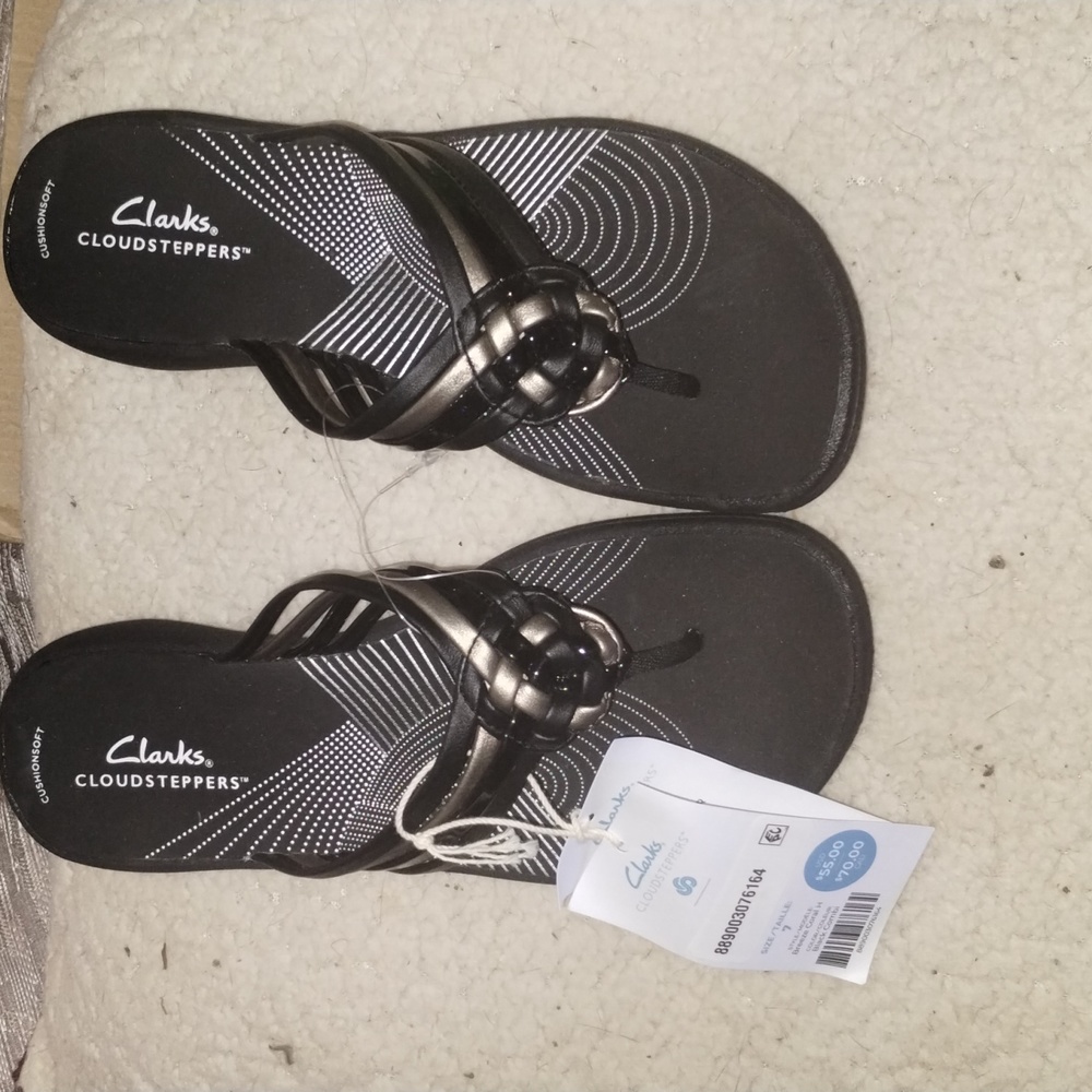 NWT Clarks Breeze Coral H Black and  Pewter size 7 Leather Thong Sandals